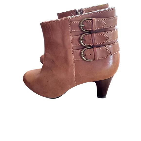 Clarks Artisan Tan Leather Ankle Booties 9M Block Heel Zip Up Classic Style - Picture 3 of 7